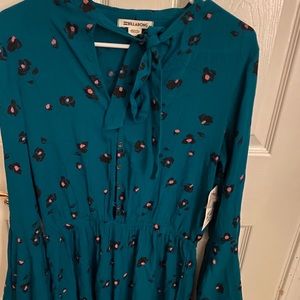 Billabong romper large... NWT